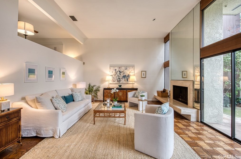 1 S Orange Grove Blvd #9, Pasadena, CA 91105