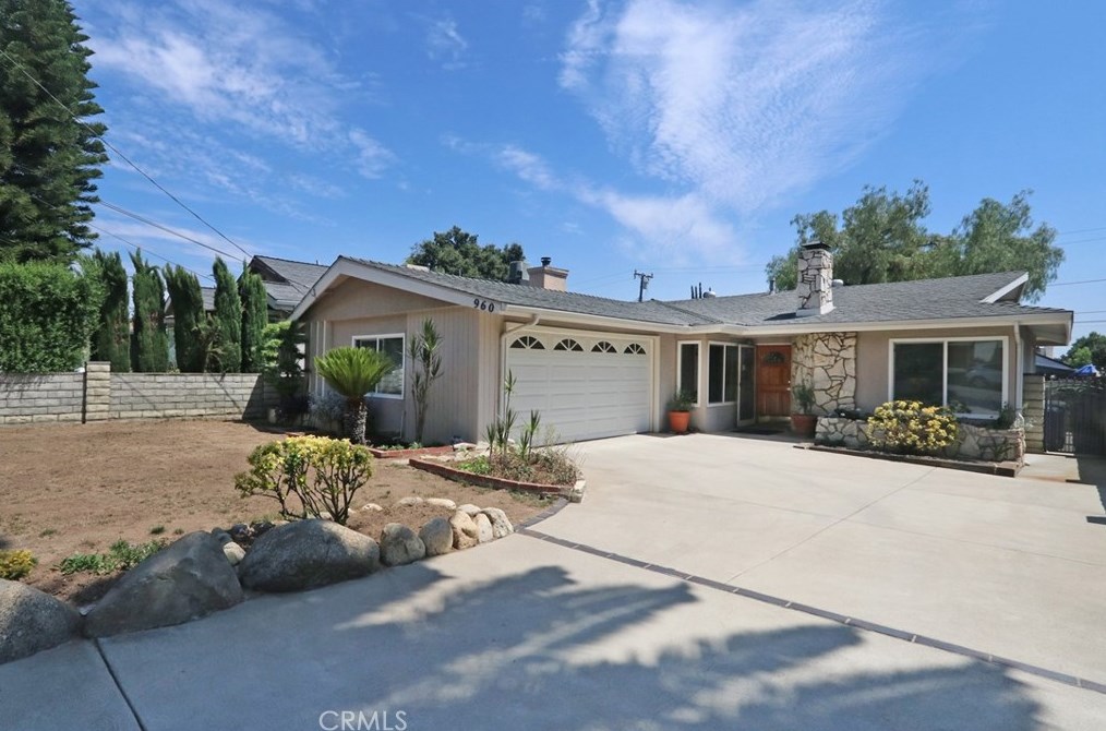 960 Kent St, Altadena, CA 91001-5208