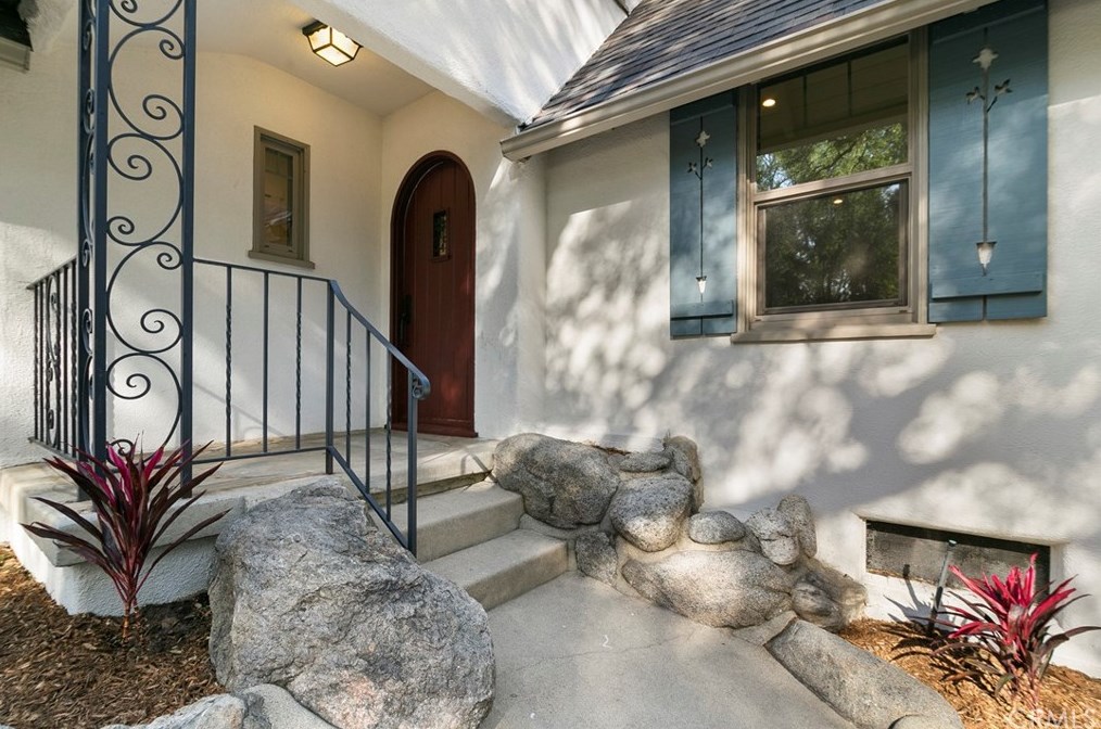 2436 N Altadena Dr, Altadena, CA 91001