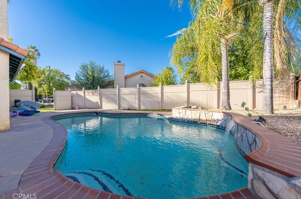 1542 Eagle Mountain Pl, Hemet CA  92545-9761 exterior