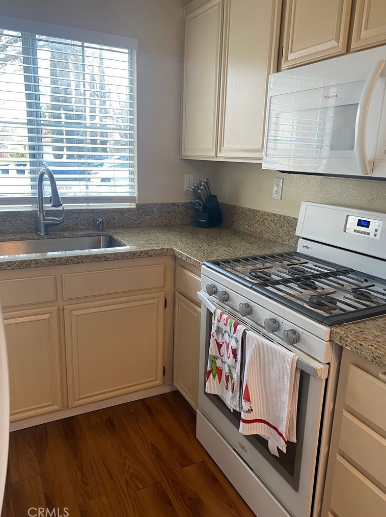 1542 Eagle Mountain Pl, Hemet CA  92545-9761 exterior