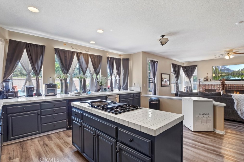 40148 Tesoro Ln, Palmdale CA  93551-4832 exterior