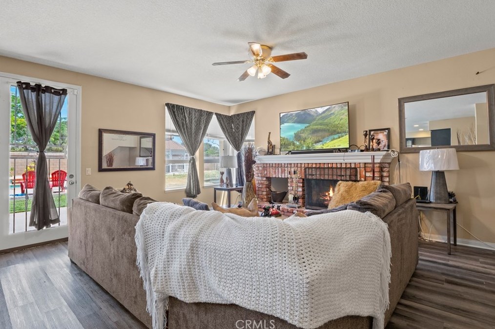 40148 Tesoro Ln, Palmdale CA  93551-4832 exterior