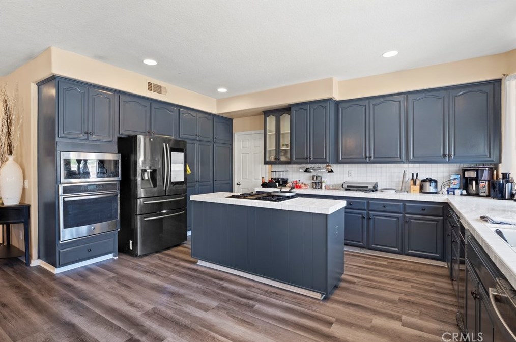 40148 Tesoro Ln, Palmdale CA  93551-4832 exterior