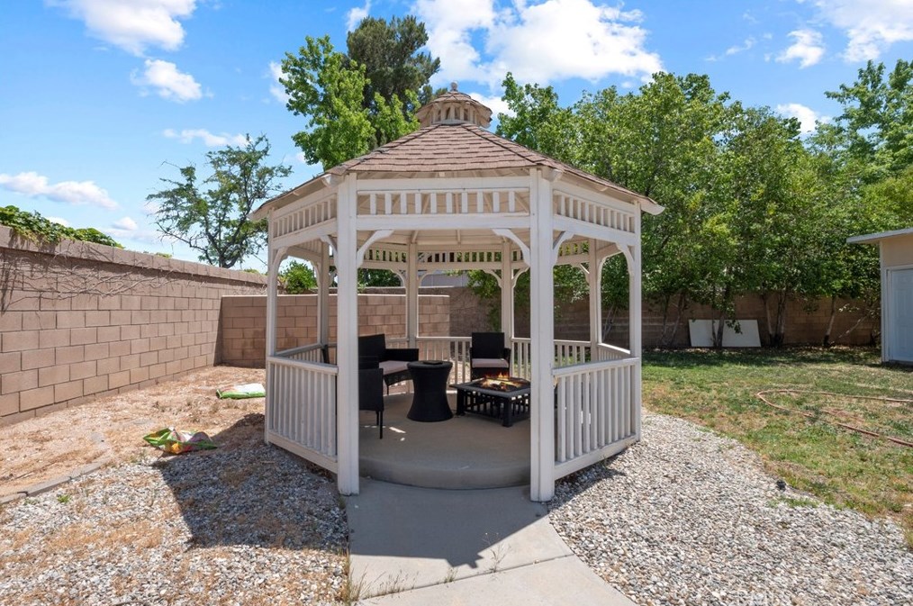 40148 Tesoro Ln, Palmdale CA  93551-4832 exterior