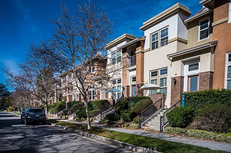 605 W 1st St #112, Claremont, CA 91711