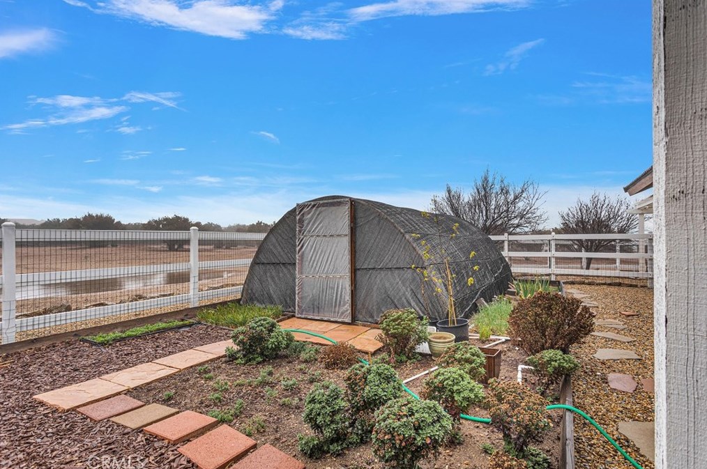 8368 Arrowhead Rd, Phelan CA  92371-6299 exterior