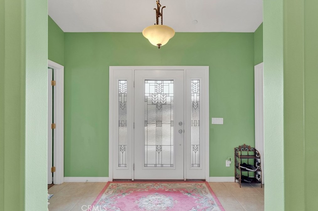 8368 Arrowhead Rd, Phelan CA  92371-6299 exterior