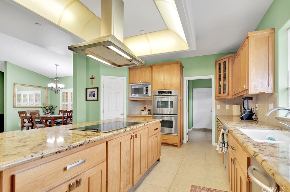 8368 Arrowhead Rd, Phelan CA  92371-6299 exterior