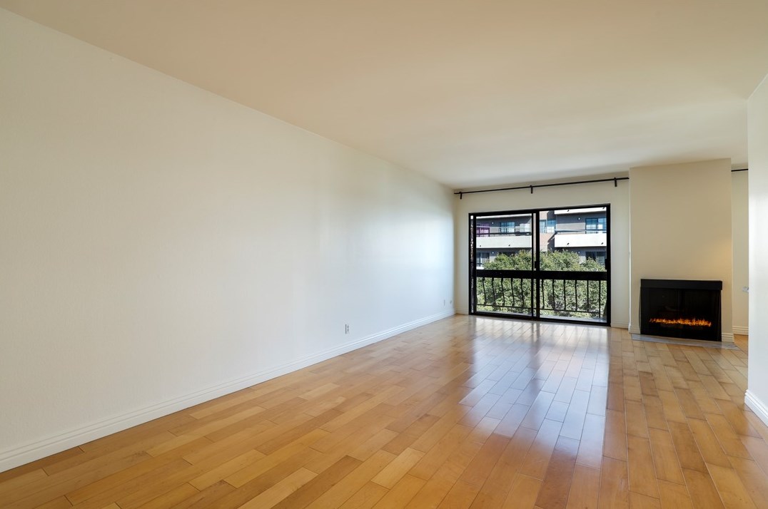 1750 Camino Palmero St #545, Los Angeles, CA 90046