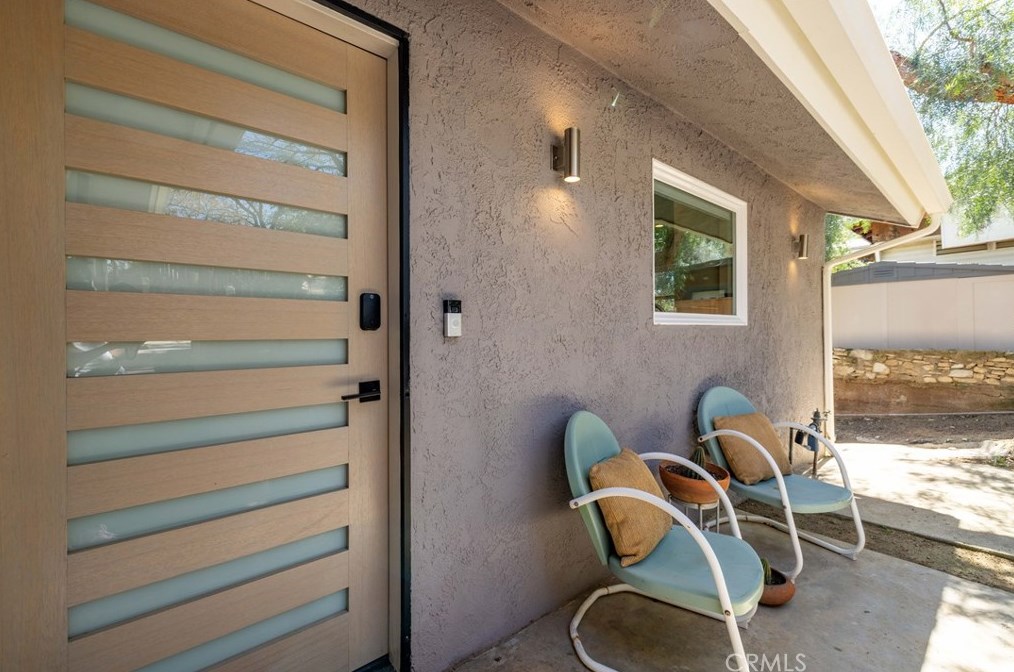 120 Rollins Rd, Chatsworth, CA 91311-7007