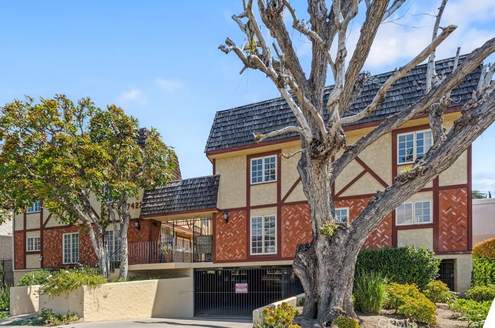 7422 Hazeltine Ave #12, Van Nuys, CA 91405