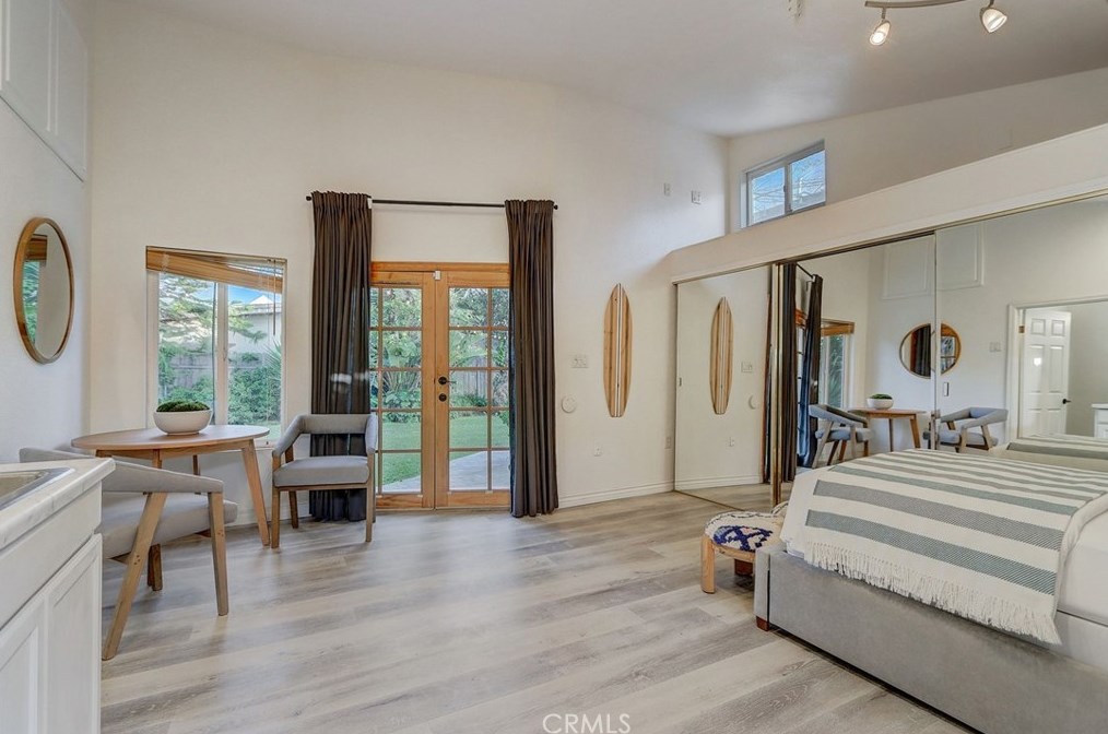 2224 Laurel Pl, Newport Beach CA  92663-5458 exterior