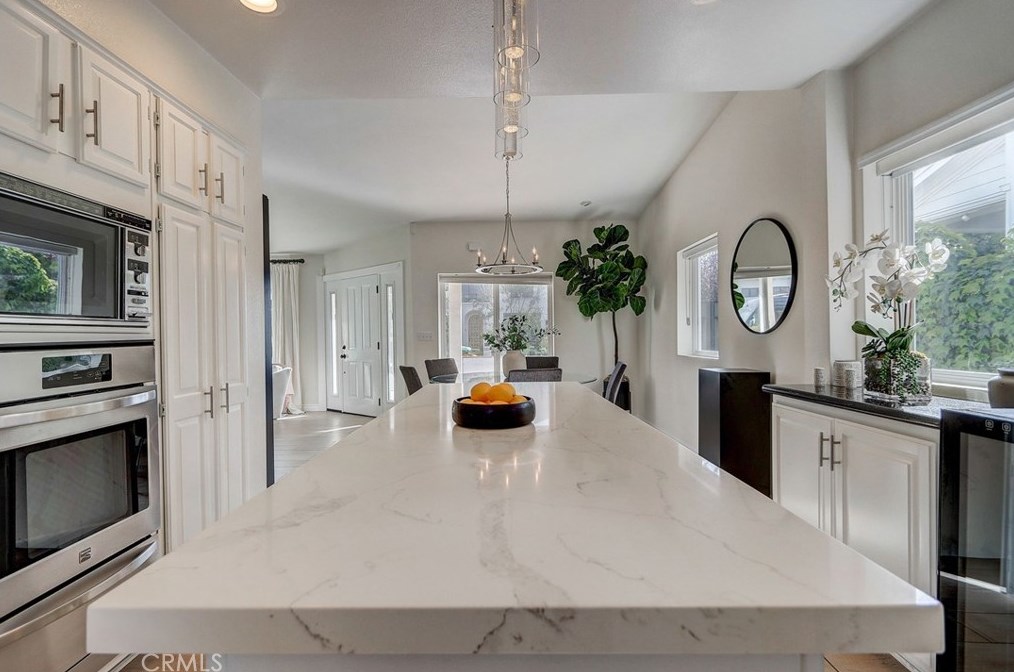 2224 Laurel Pl, Newport Beach CA  92663-5458 exterior