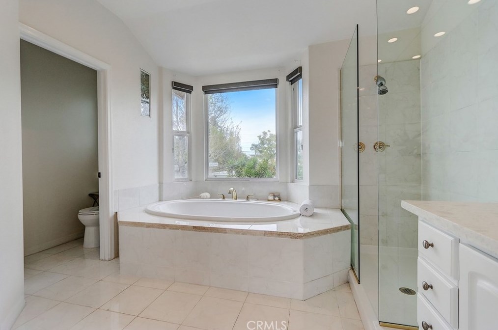 2224 Laurel Pl, Newport Beach CA  92663-5458 exterior