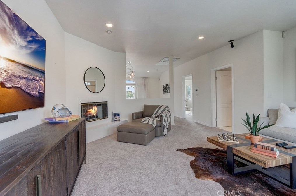 2224 Laurel Pl, Newport Beach CA  92663-5458 exterior