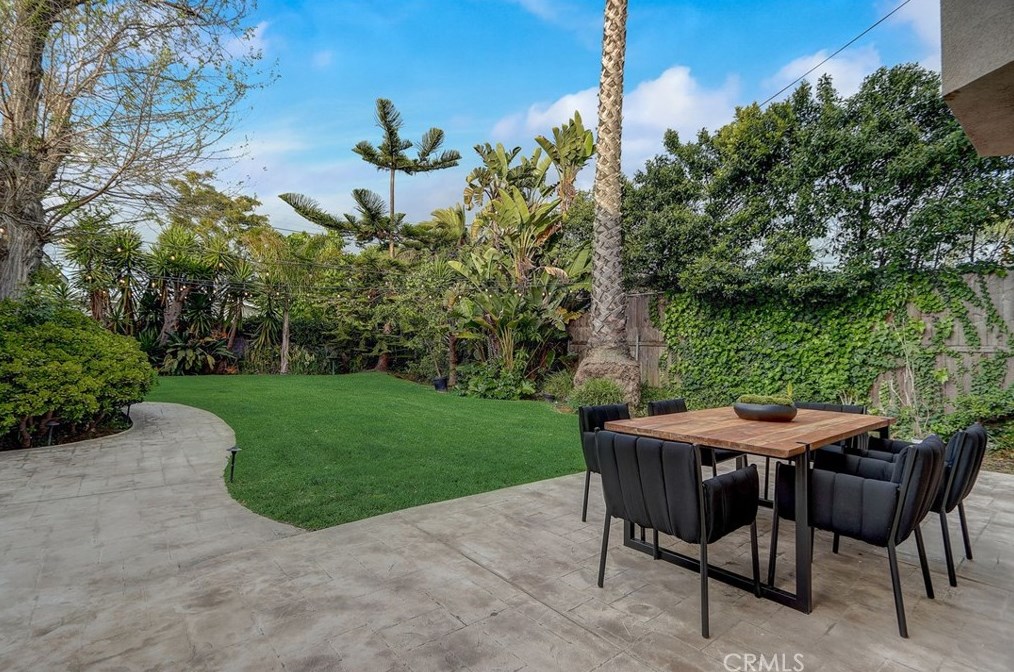 2224 Laurel Pl, Newport Beach CA  92663-5458 exterior