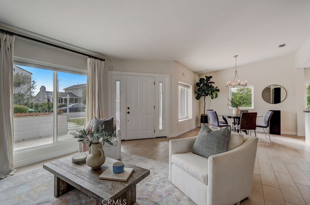 2224 Laurel Pl, Newport Beach CA  92663-5420 exterior