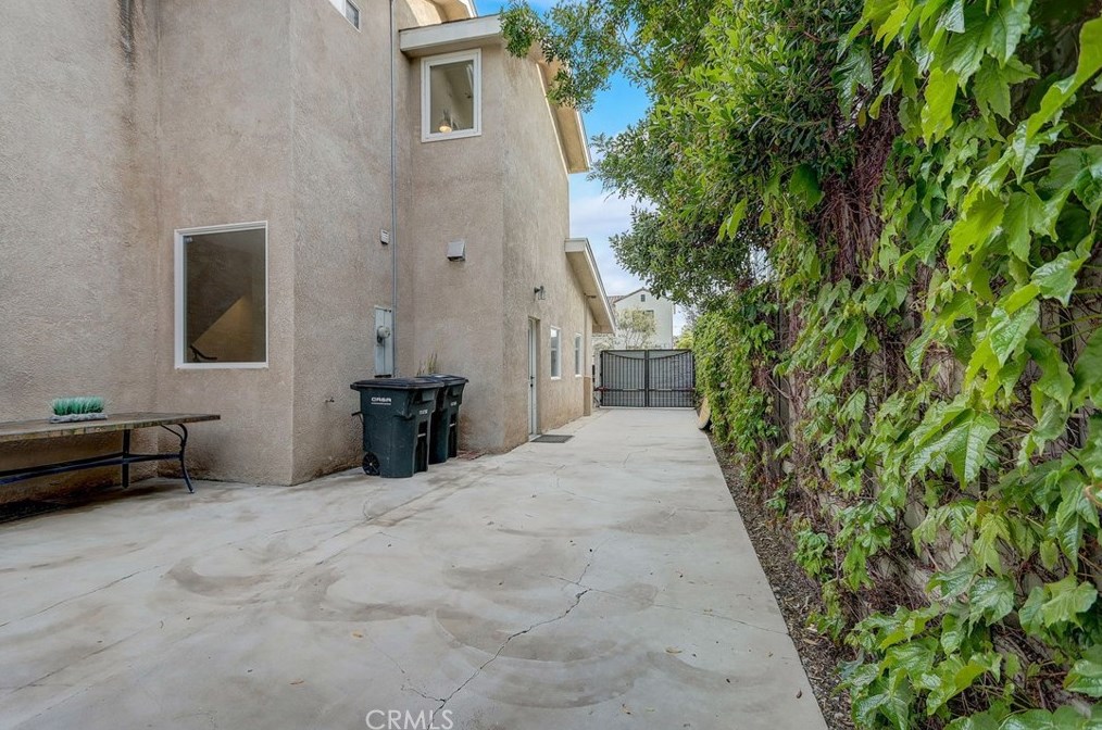 2224 Laurel Pl, Newport Beach CA  92663-5458 exterior