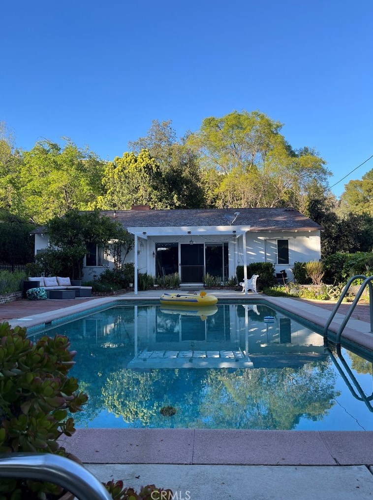 480 Paulette Pl, La Canada, CA 91011-2728