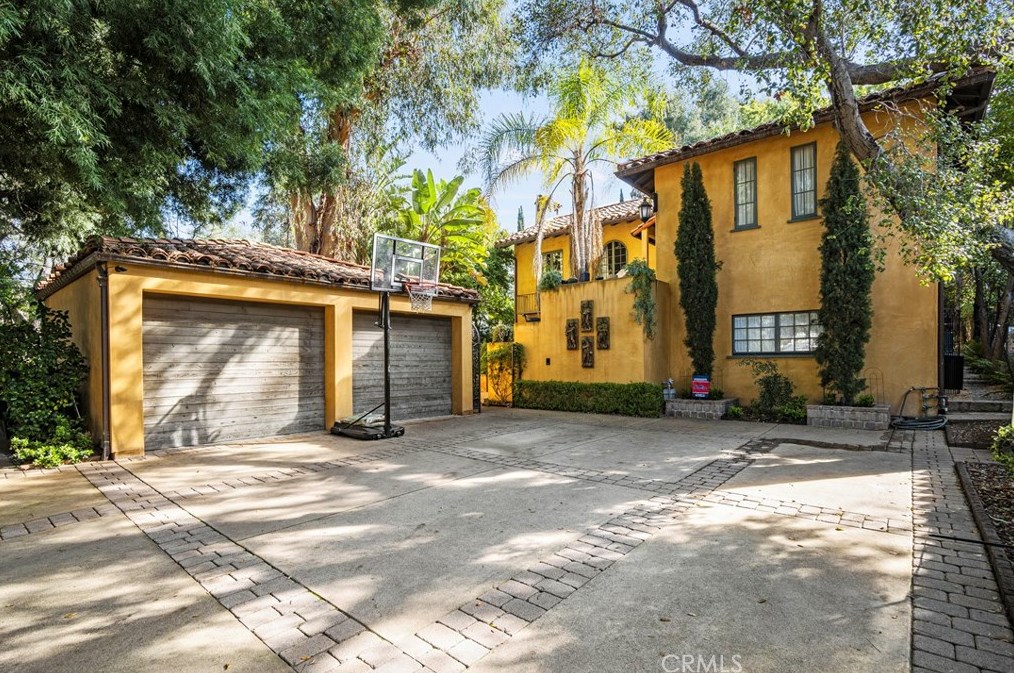 788 Grand Ave, Pasadena CA  91105-2447 exterior
