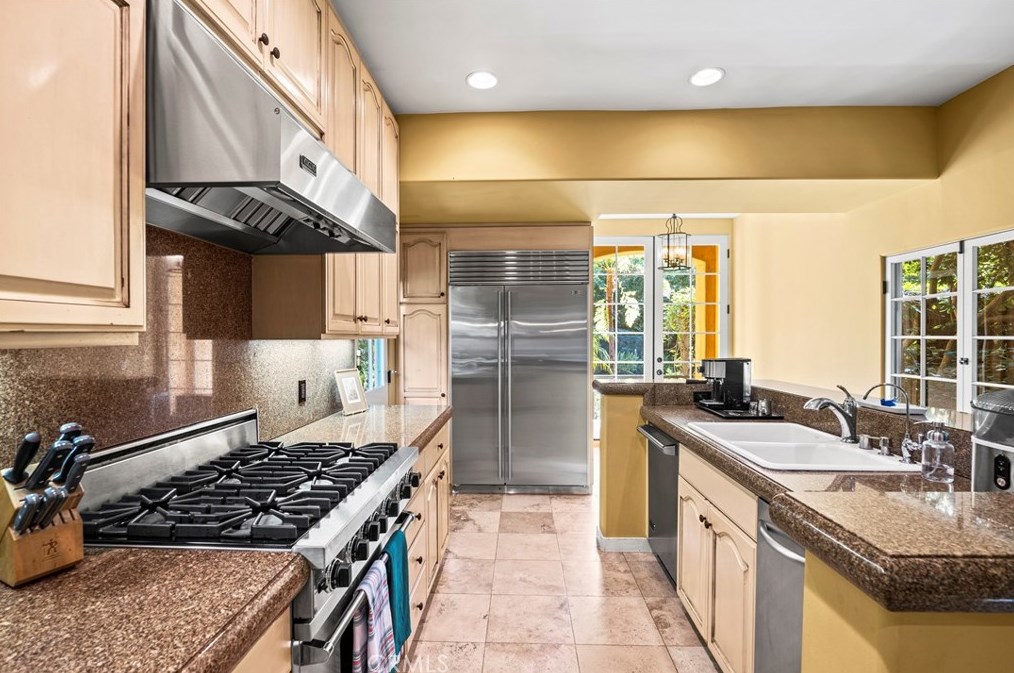 788 Grand Ave, Pasadena CA  91105-2447 exterior