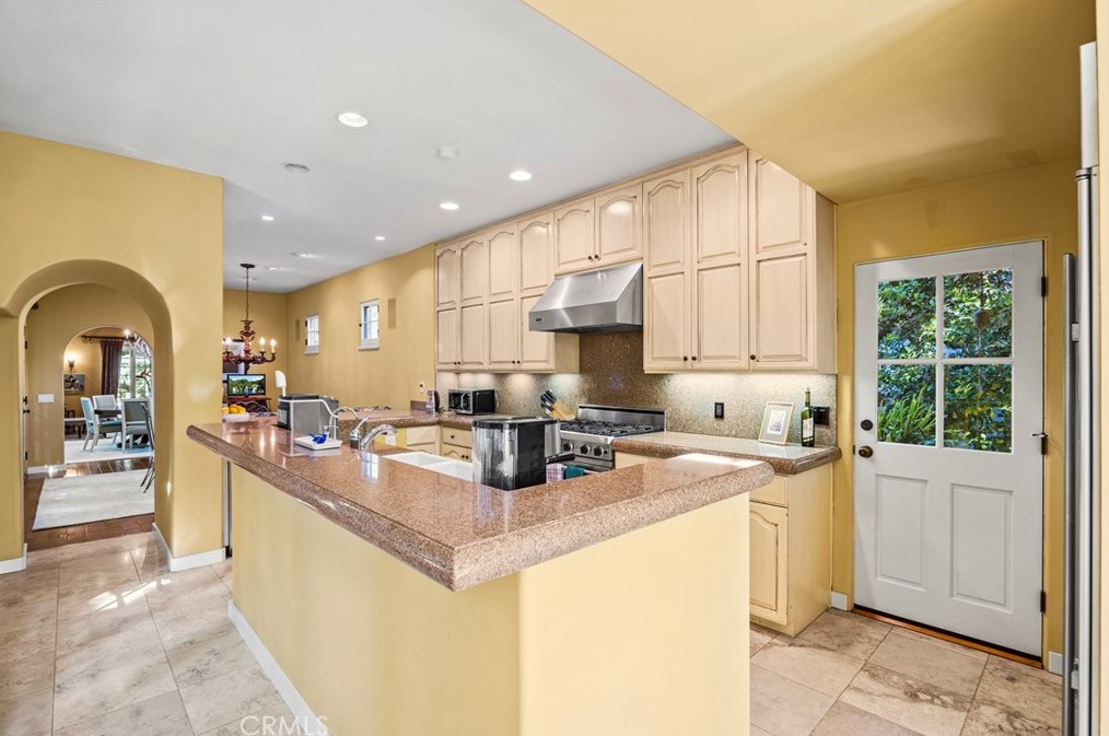 788 Grand Ave, Pasadena CA  91105-2447 exterior