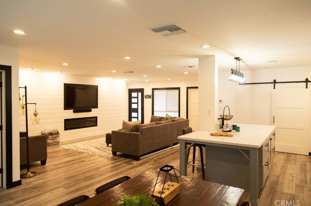 17418 Leadwell St, Van Nuys, CA 91406