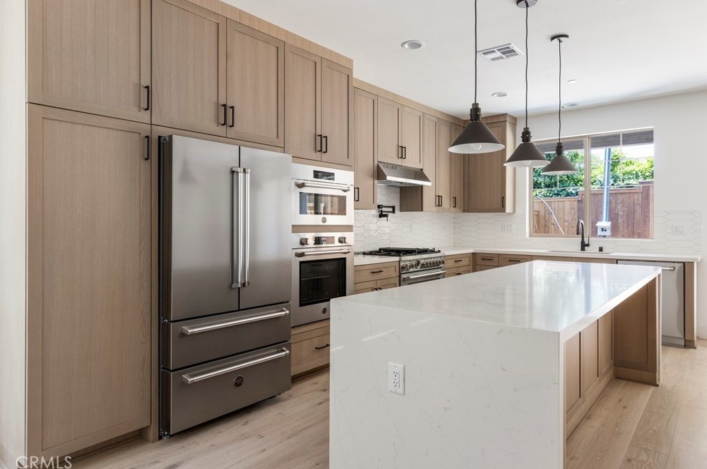 159 E Palm St, Altadena, CA 91001