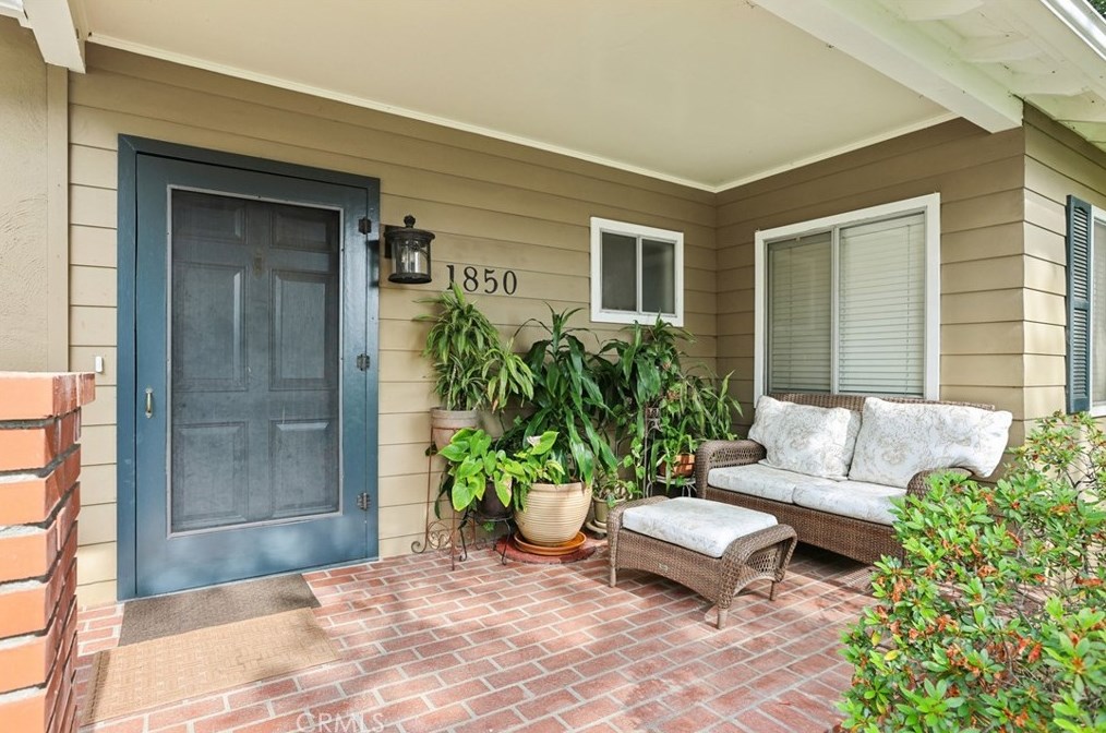1850 Roosevelt Ave, Altadena, CA 91001-3621