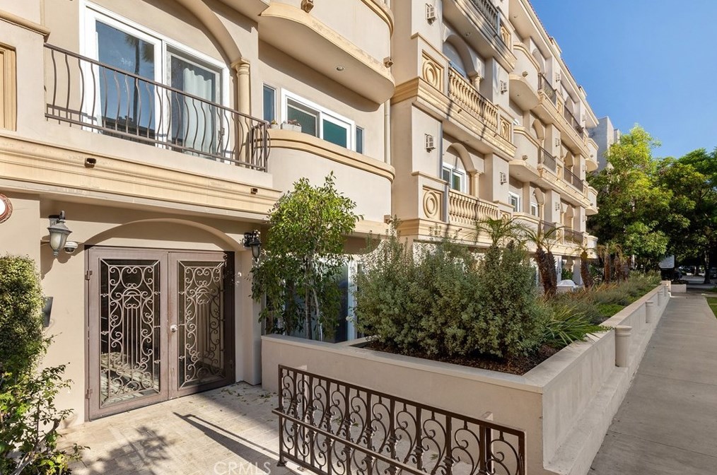 118 Clark Dr, Los Angeles CA  90048-3274 exterior