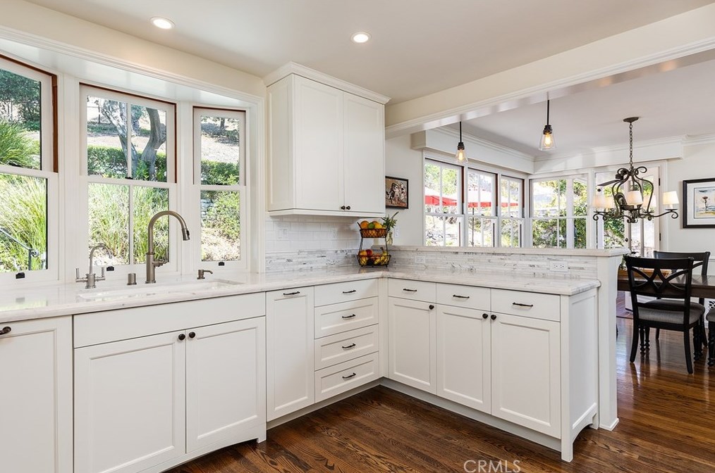1021 Mtn St, Glendale CA  91202-1041 exterior