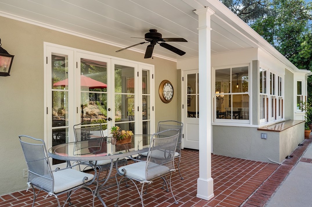 1021 Mtn St, Glendale CA  91202-1041 exterior
