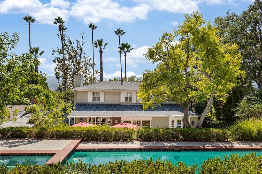 1021 Mtn St, Glendale CA  91202-1041 exterior