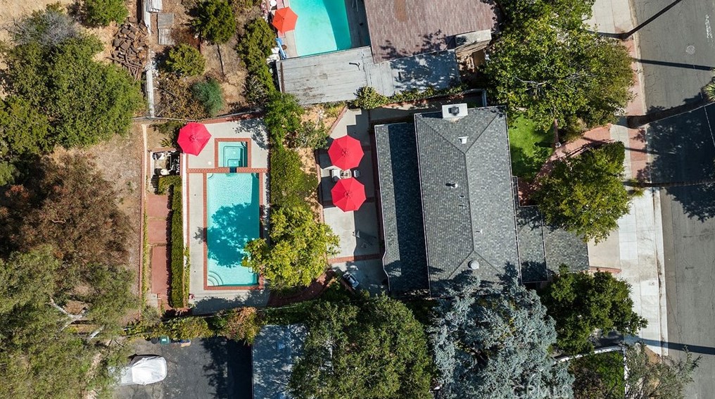 1021 Mtn St, Glendale CA  91202-1041 exterior