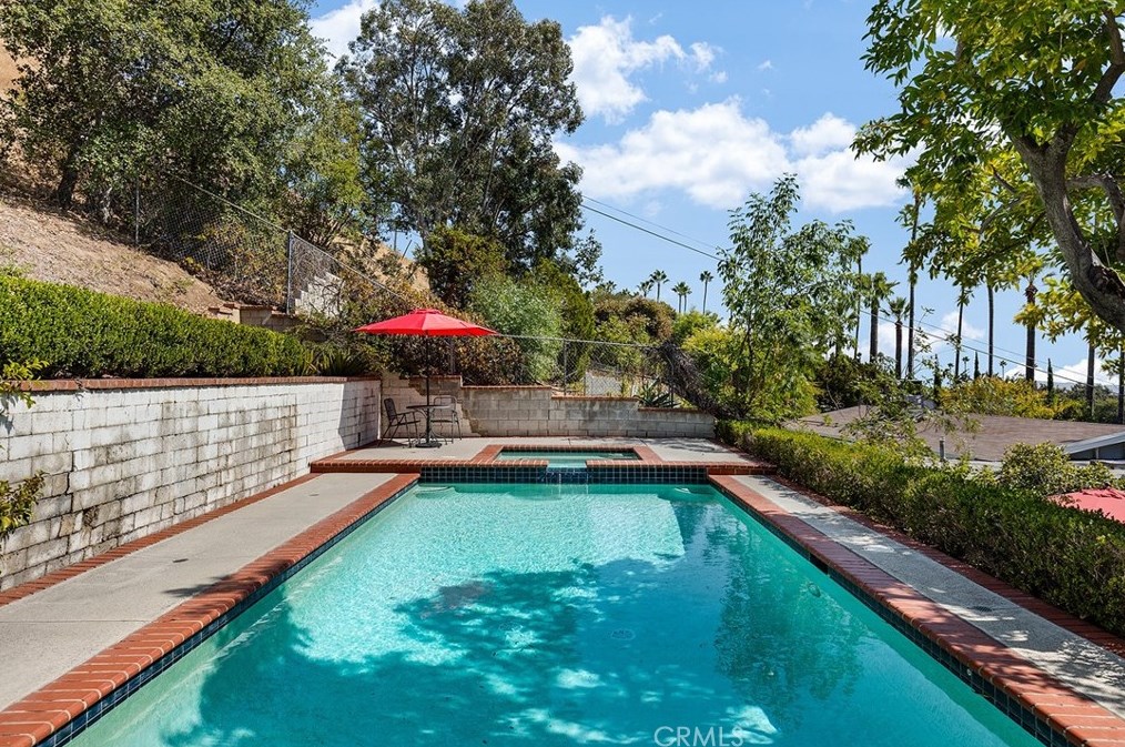 1021 Mtn St, Glendale CA  91202-1041 exterior