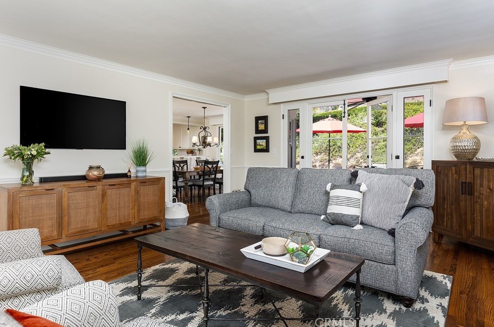 1021 Mtn St, Glendale CA  91202-1041 exterior