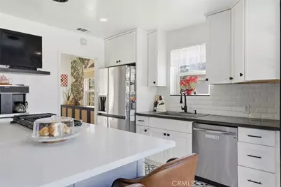 415 E Green Street, Claremont, CA 91711 - Photo 10