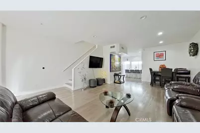 18347 Saticoy #6, Reseda, CA 91335 - Photo 6