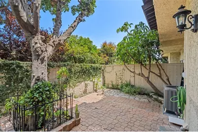 56 E Highland Avenue, Sierra Madre, CA 91024 - Photo 22