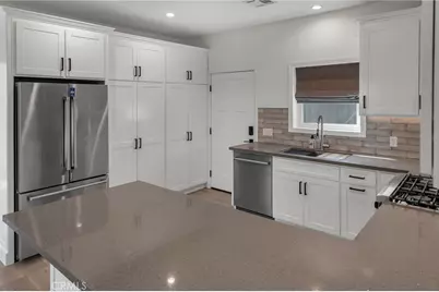 22434 Berdon St, Woodland Hills, CA 91367 - Photo 12