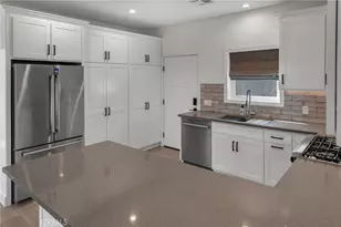 22434 Berdon St, Woodland Hills, CA 91367 - Photo 12