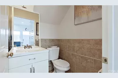 18347 Saticoy #6, Reseda, CA 91335 - Photo 14