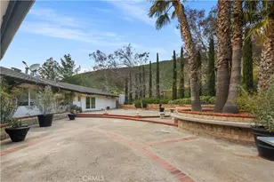 9557 Hierba, Agua Dulce, CA 91390 - Photo 56