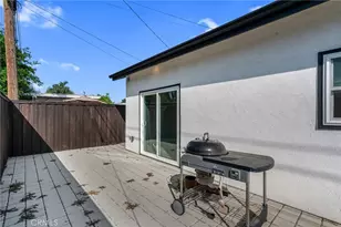 22434 Berdon St, Woodland Hills, CA 91367 - Photo 36