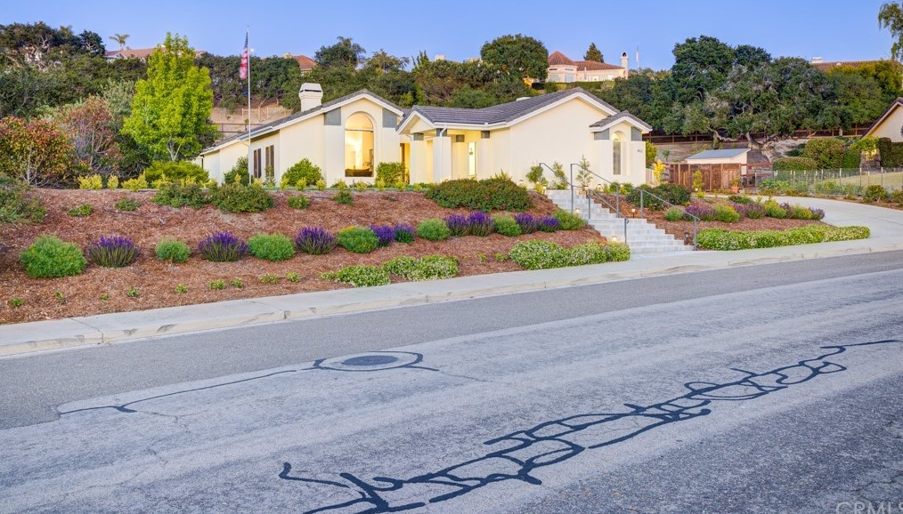 462 Mercedes Ln, Pismo Beach, CA 93420