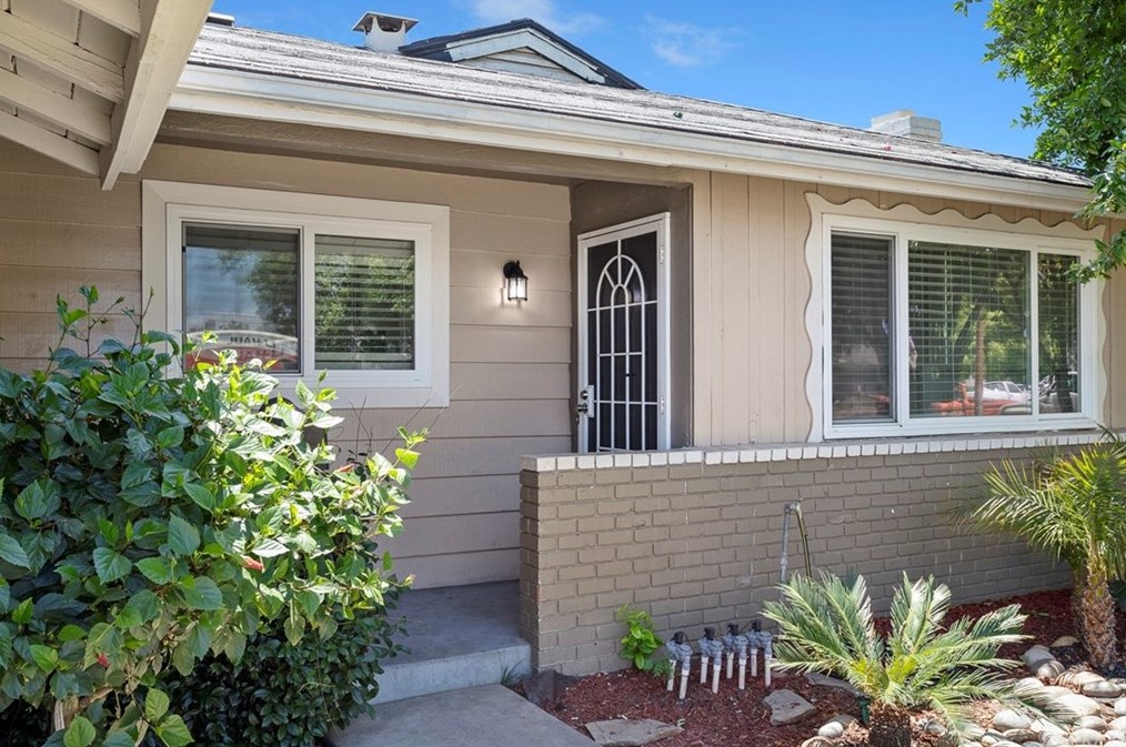 2624 Sussex Way, Fresno, CA 93726-4126