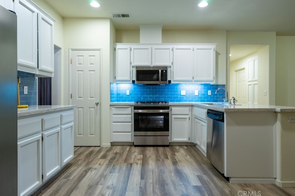 821 Imperial Way, Hanford CA  93230-8559 exterior