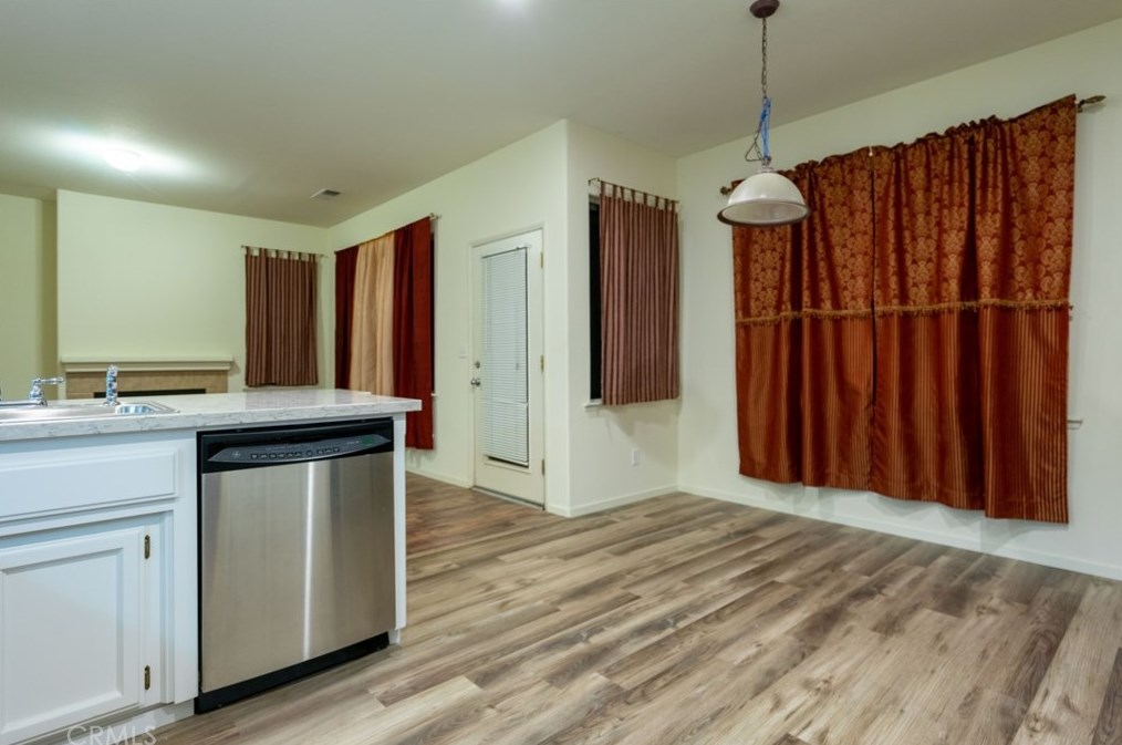 821 Imperial Way, Hanford CA  93230-8559 exterior