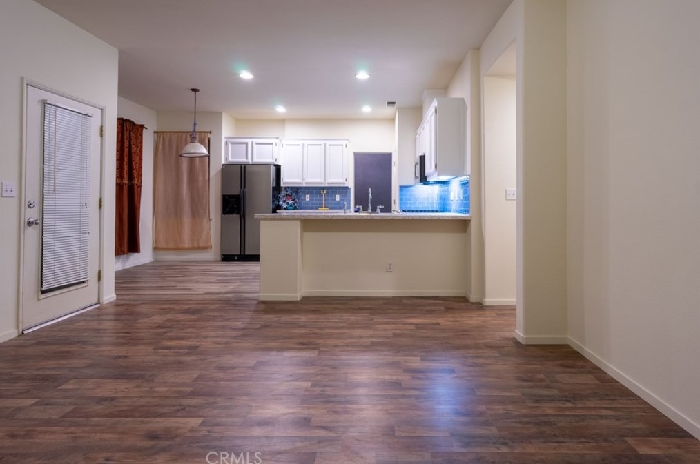 821 Imperial Way, Hanford CA  93230-8559 exterior